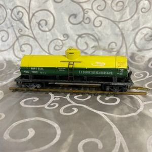 HO scale DUPONT CHEMICAL DUPX #6046 CHEMICAL TANK CAR